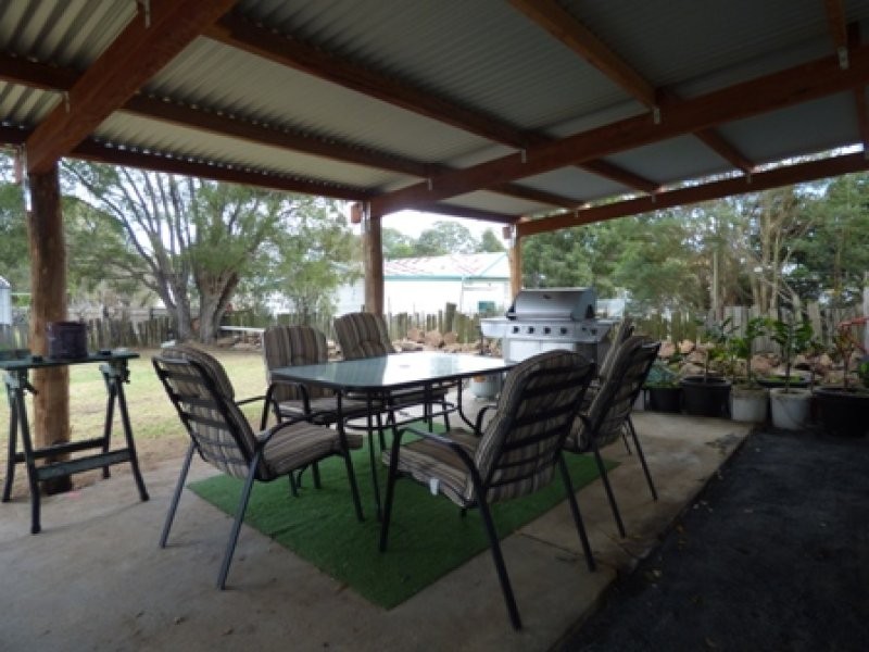 12 Nolan st, Crows Nest QLD 4355