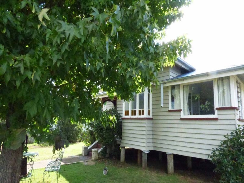 12 Nolan st, Crows Nest QLD 4355