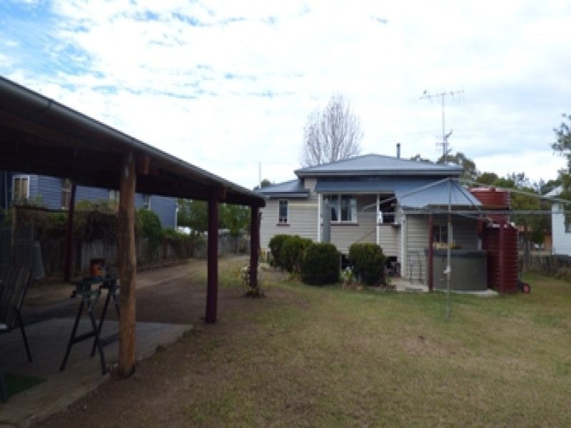 12 Nolan st, Crows Nest QLD 4355