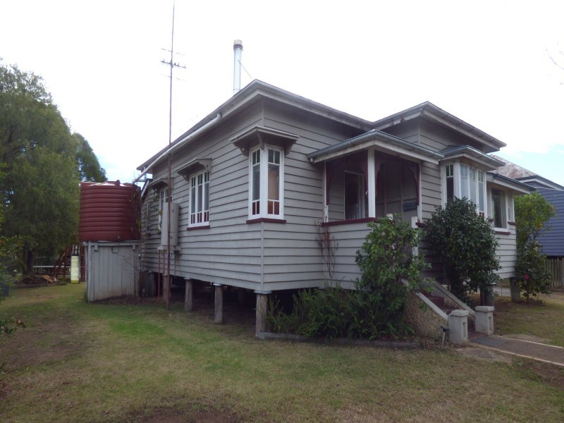 12 Nolan st, Crows Nest QLD 4355