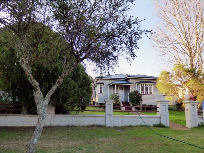 12 Nolan st, Crows Nest QLD 4355