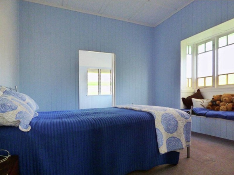 12 Nolan st, Crows Nest QLD 4355