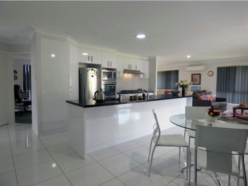 9 Cedarwood Drive . Parklands Estate, Crows Nest QLD 4355