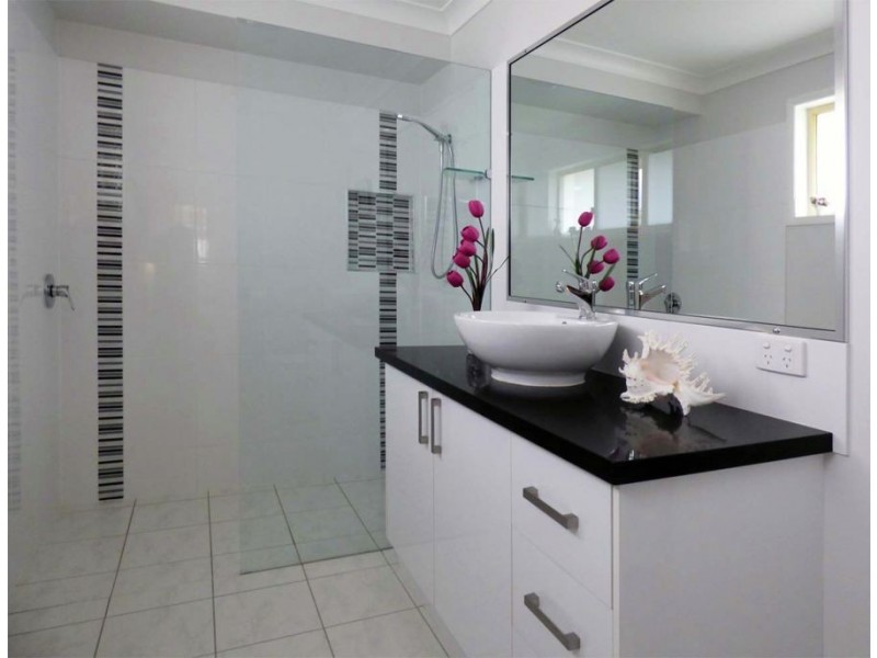 9 Cedarwood Drive . Parklands Estate, Crows Nest QLD 4355