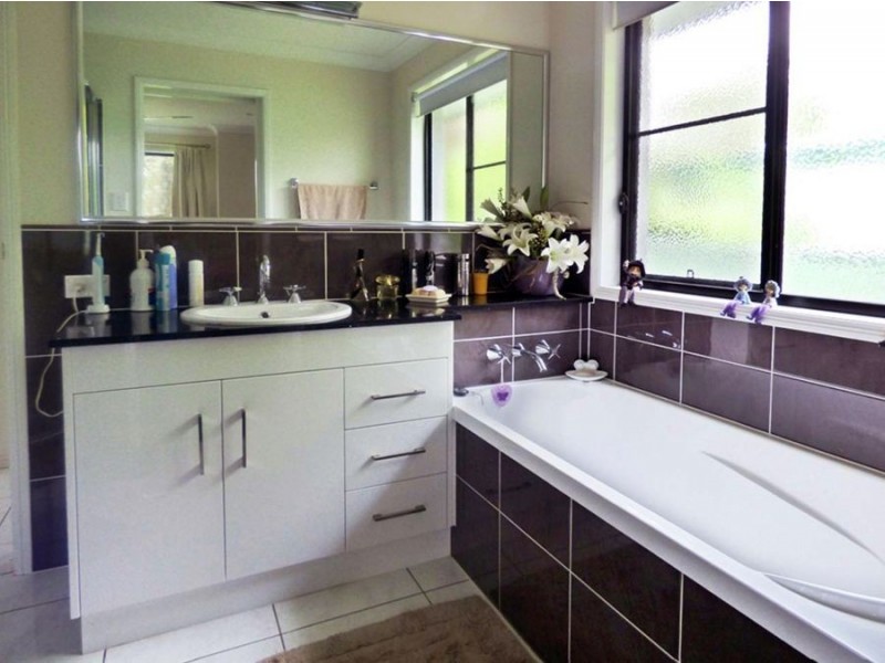 1 Park Lane, Crows Nest QLD 4355