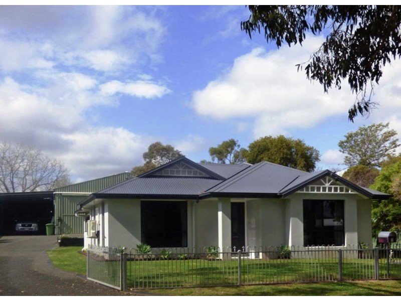 1 Park Lane, Crows Nest QLD 4355