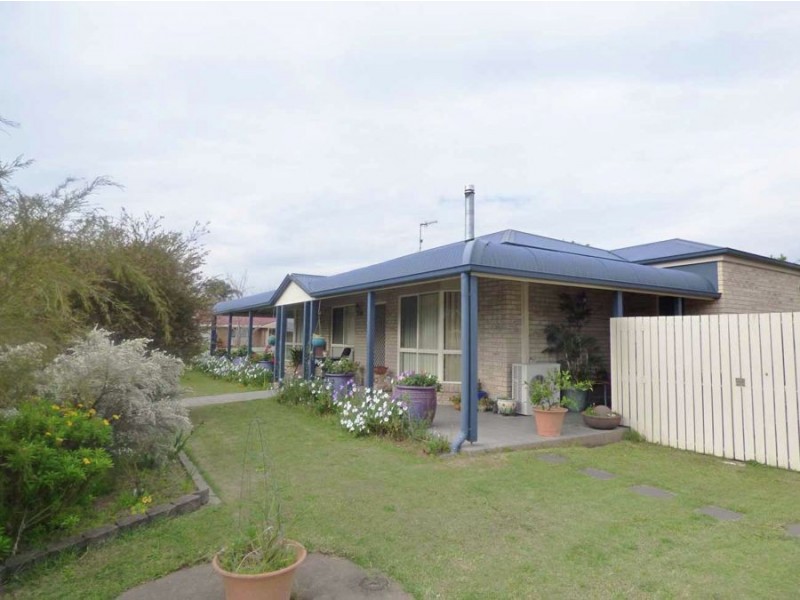 6 Parkland DR, Crows Nest QLD 4355