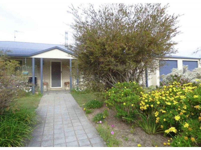 6 Parkland DR, Crows Nest QLD 4355