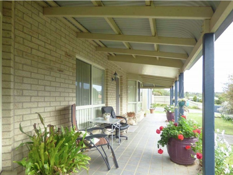 6 Parkland DR, Crows Nest QLD 4355