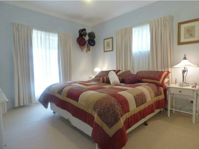 6 Parkland DR, Crows Nest QLD 4355