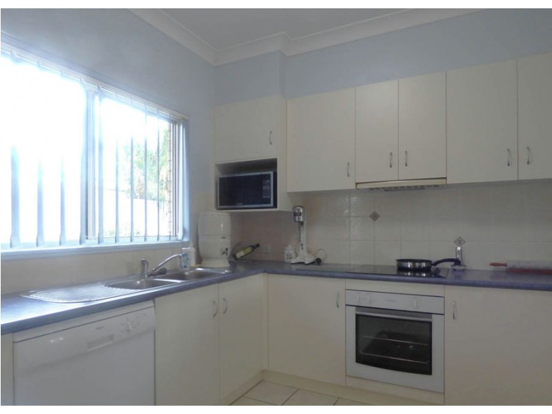 6 Parkland DR, Crows Nest QLD 4355