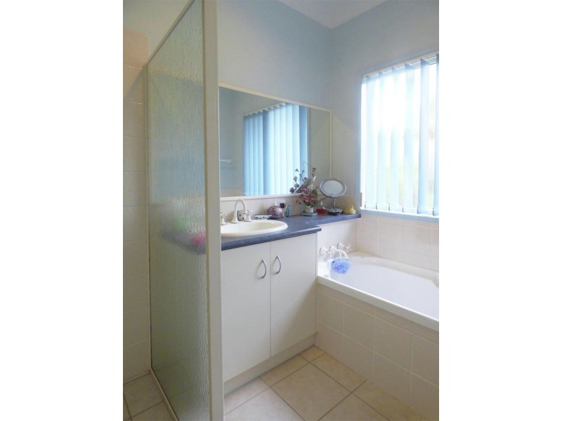 6 Parkland DR, Crows Nest QLD 4355