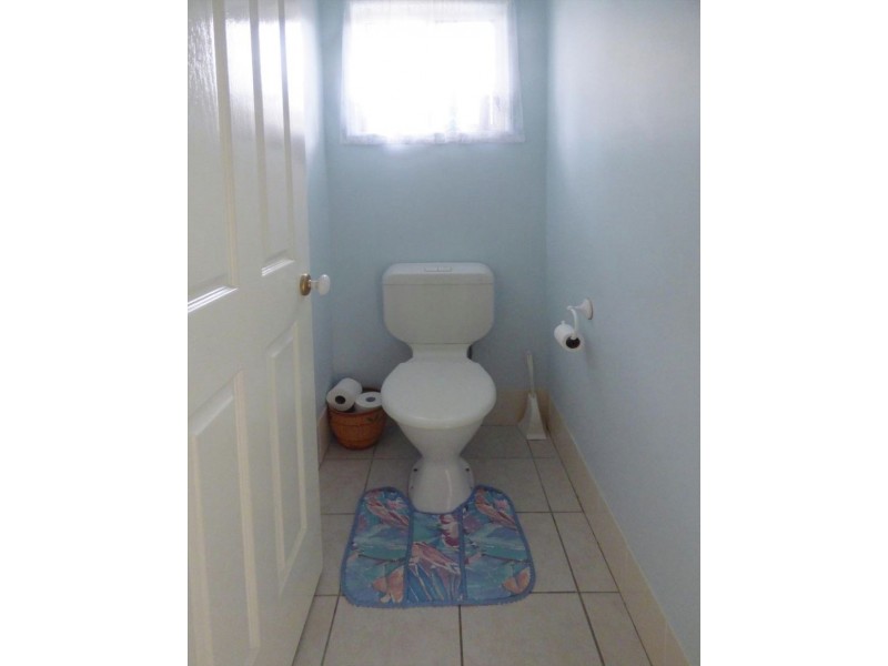 6 Parkland DR, Crows Nest QLD 4355