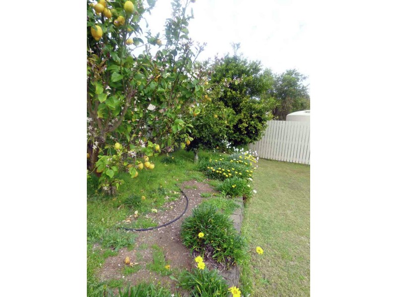 6 Parkland DR, Crows Nest QLD 4355