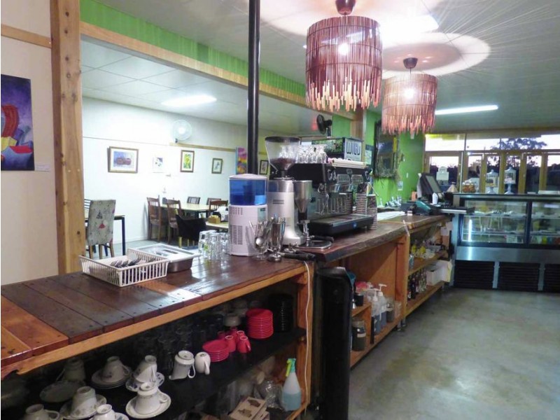 Shop 2&3 Charlotte St., Crows Nest QLD 4355