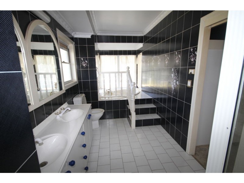 420 Back Creek Rd, Crows Nest QLD 4355