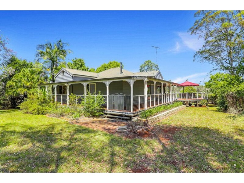 69 Brennan Rd, Hampton QLD 4352