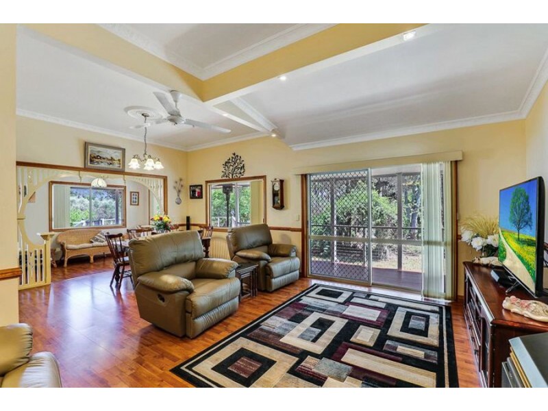 69 Brennan Rd, Hampton QLD 4352