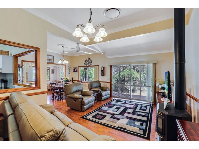 69 Brennan Rd, Hampton QLD 4352