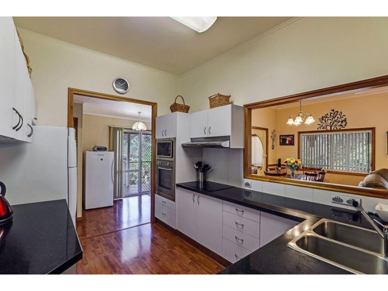 69 Brennan Rd, Hampton QLD 4352