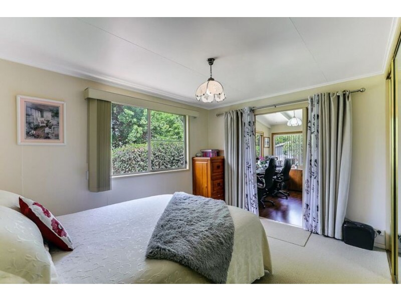 69 Brennan Rd, Hampton QLD 4352