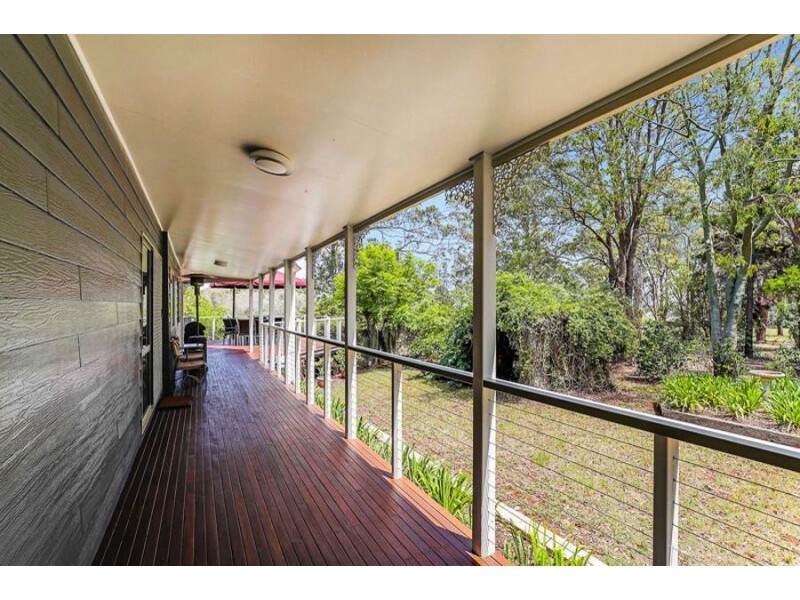 69 Brennan Rd, Hampton QLD 4352