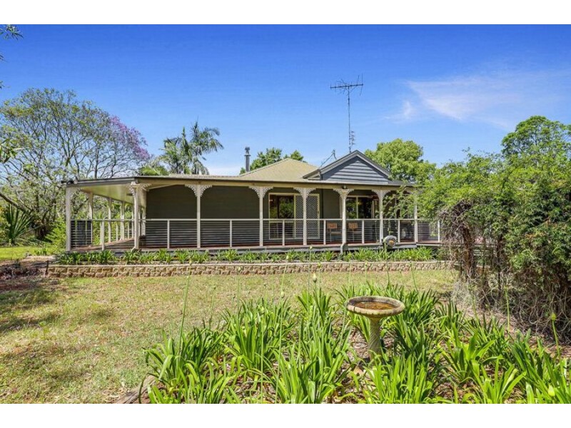 69 Brennan Rd, Hampton QLD 4352