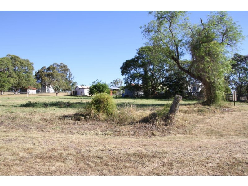 12 Garrett st, Haden QLD 4353