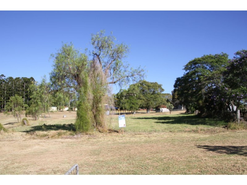 12 Garrett st, Haden QLD 4353