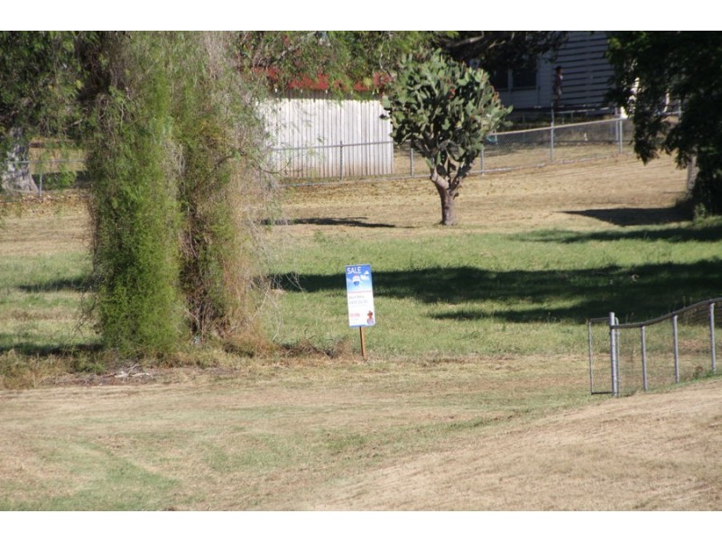 12 Garrett st, Haden QLD 4353