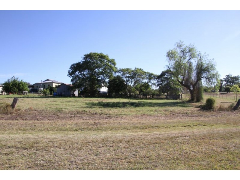 12 Garrett st, Haden QLD 4353