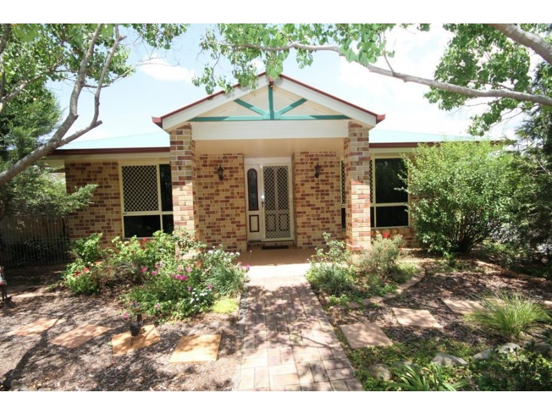 1 Lee Crt, Crows Nest QLD 4355