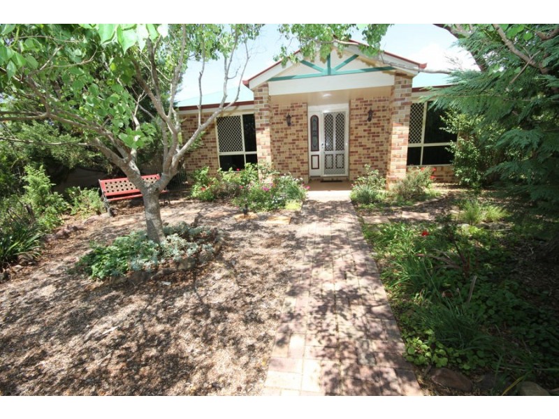 1 Lee Crt, Crows Nest QLD 4355