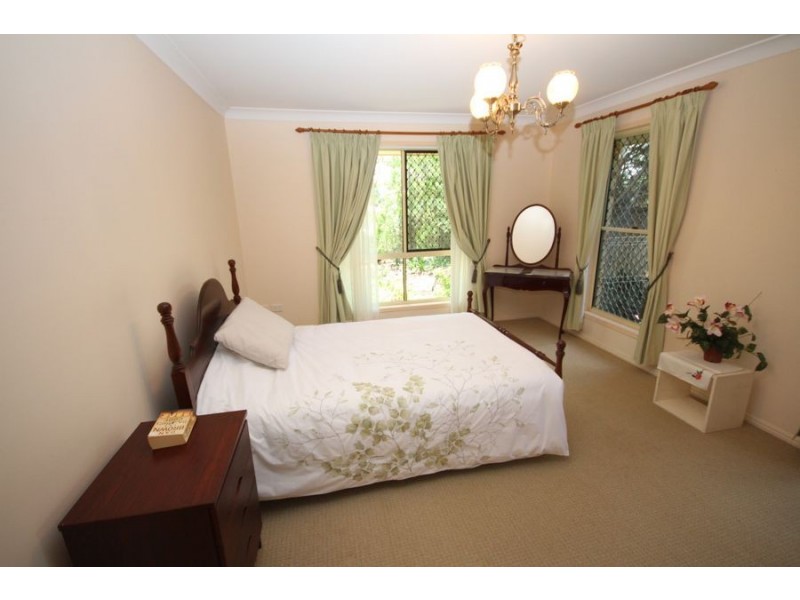 1 Lee Crt, Crows Nest QLD 4355