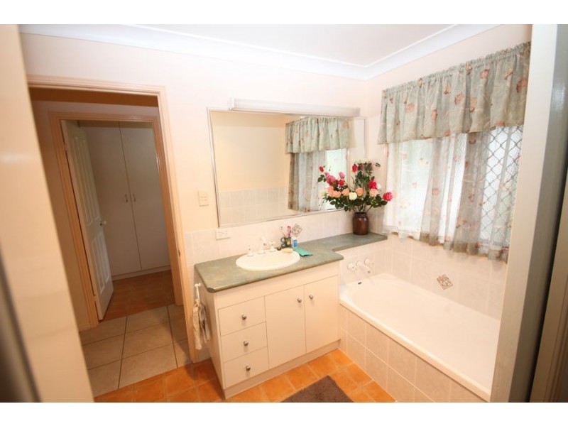 1 Lee Crt, Crows Nest QLD 4355