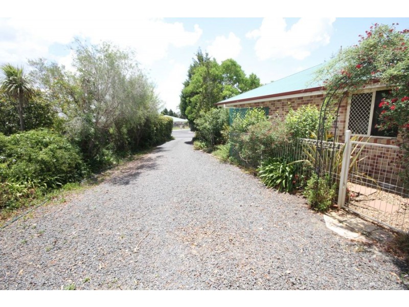 1 Lee Crt, Crows Nest QLD 4355