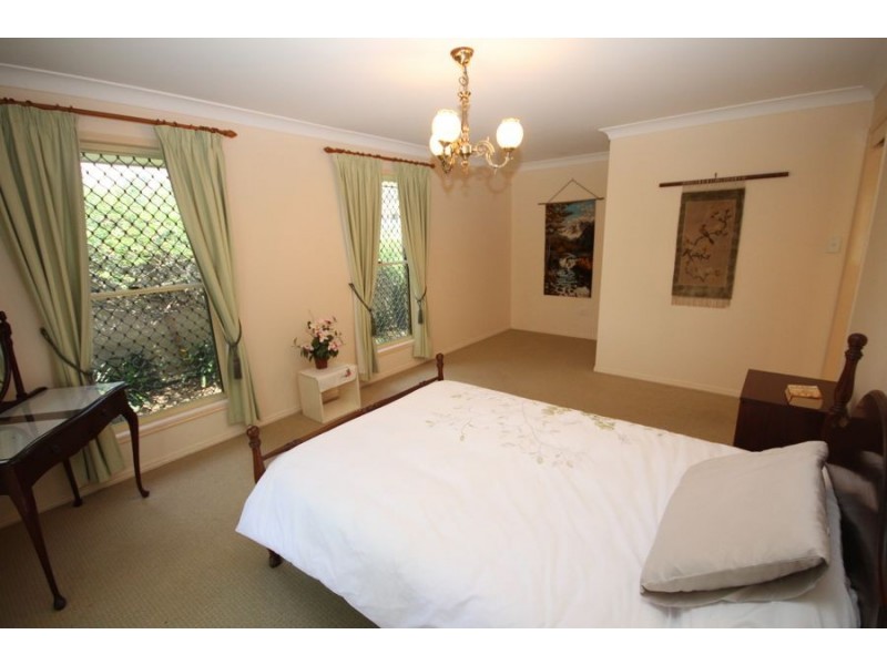 1 Lee Crt, Crows Nest QLD 4355