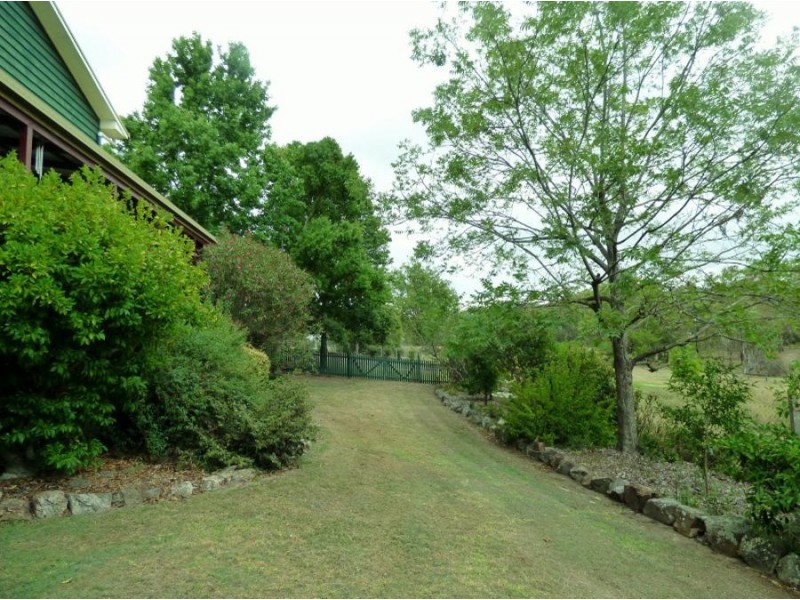 16 Dale St, Crows Nest QLD 4355