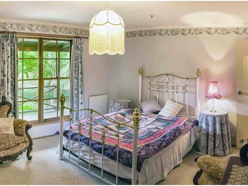 16 Dale St, Crows Nest QLD 4355
