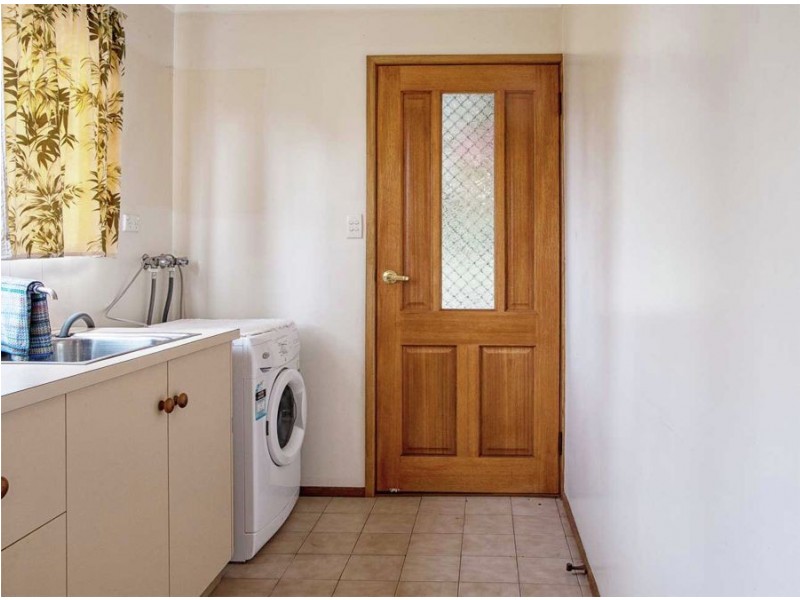 16 Dale St, Crows Nest QLD 4355