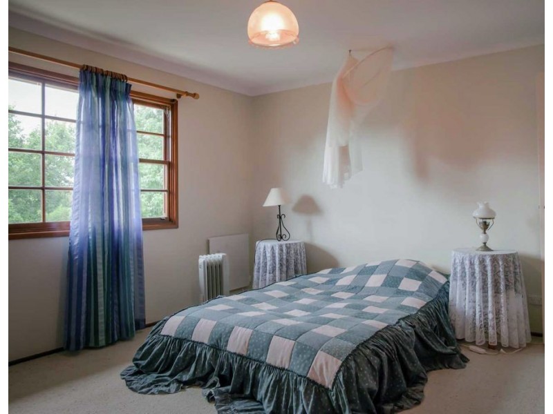 16 Dale St, Crows Nest QLD 4355