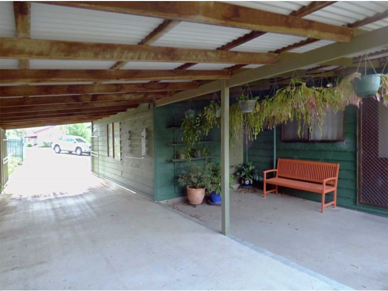 16 Dale St, Crows Nest QLD 4355