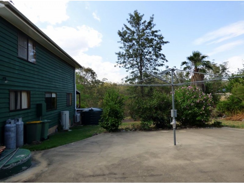16 Dale St, Crows Nest QLD 4355
