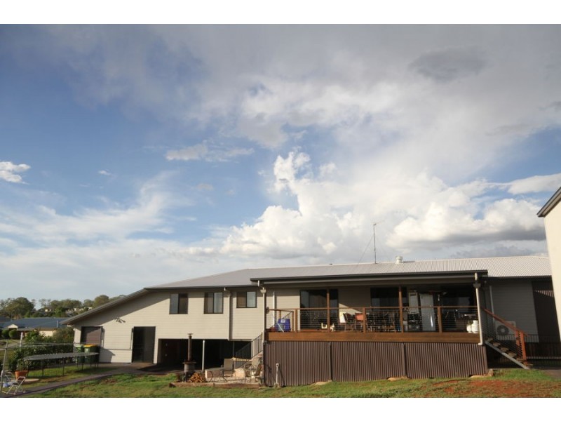 9 Pioneer Way, Gowrie Junction QLD 4352