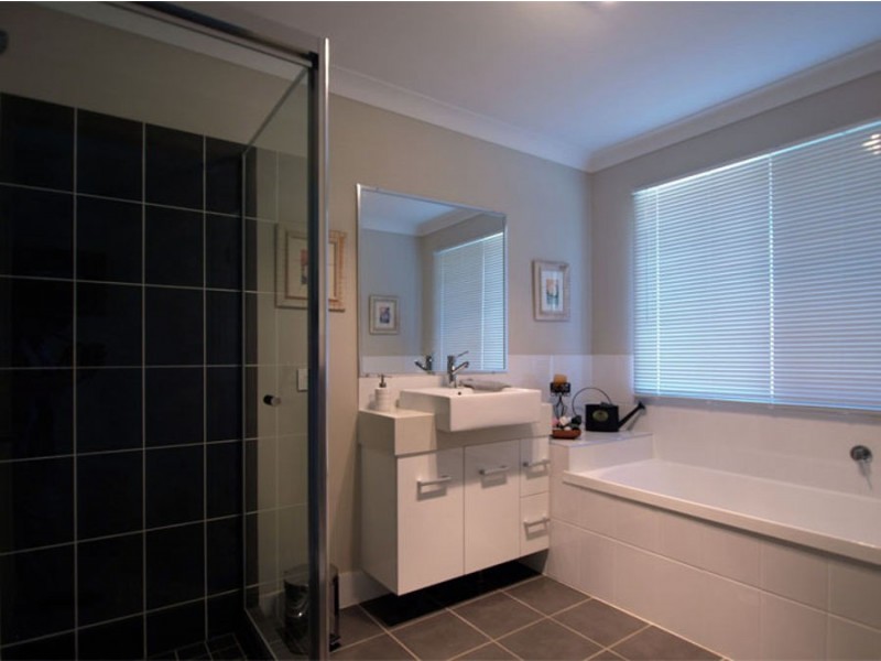 23 Vicky Ave, Crows Nest QLD 4355