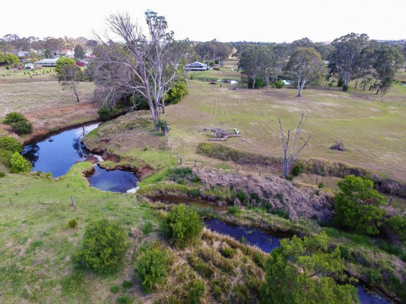 14 Hayden St, Crows Nest QLD 4355
