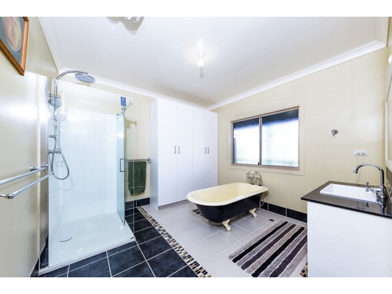14 Hayden St, Crows Nest QLD 4355
