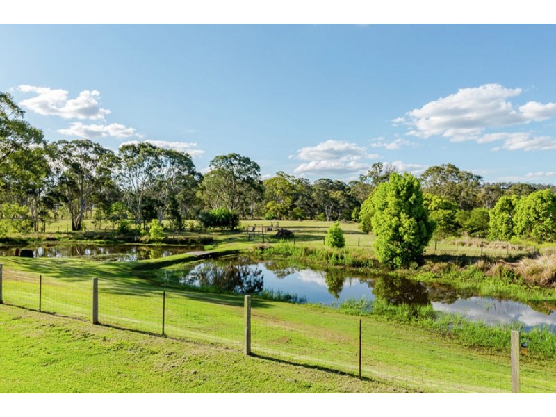 14 Hayden St, Crows Nest QLD 4355