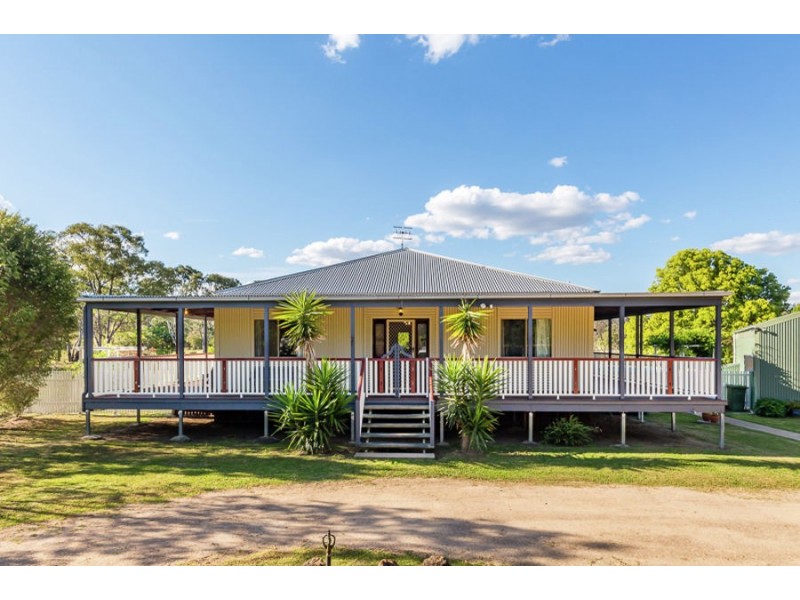 14 Hayden St, Crows Nest QLD 4355