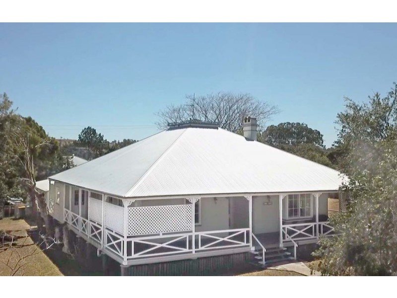 18 Sharp street, Crows Nest QLD 4355